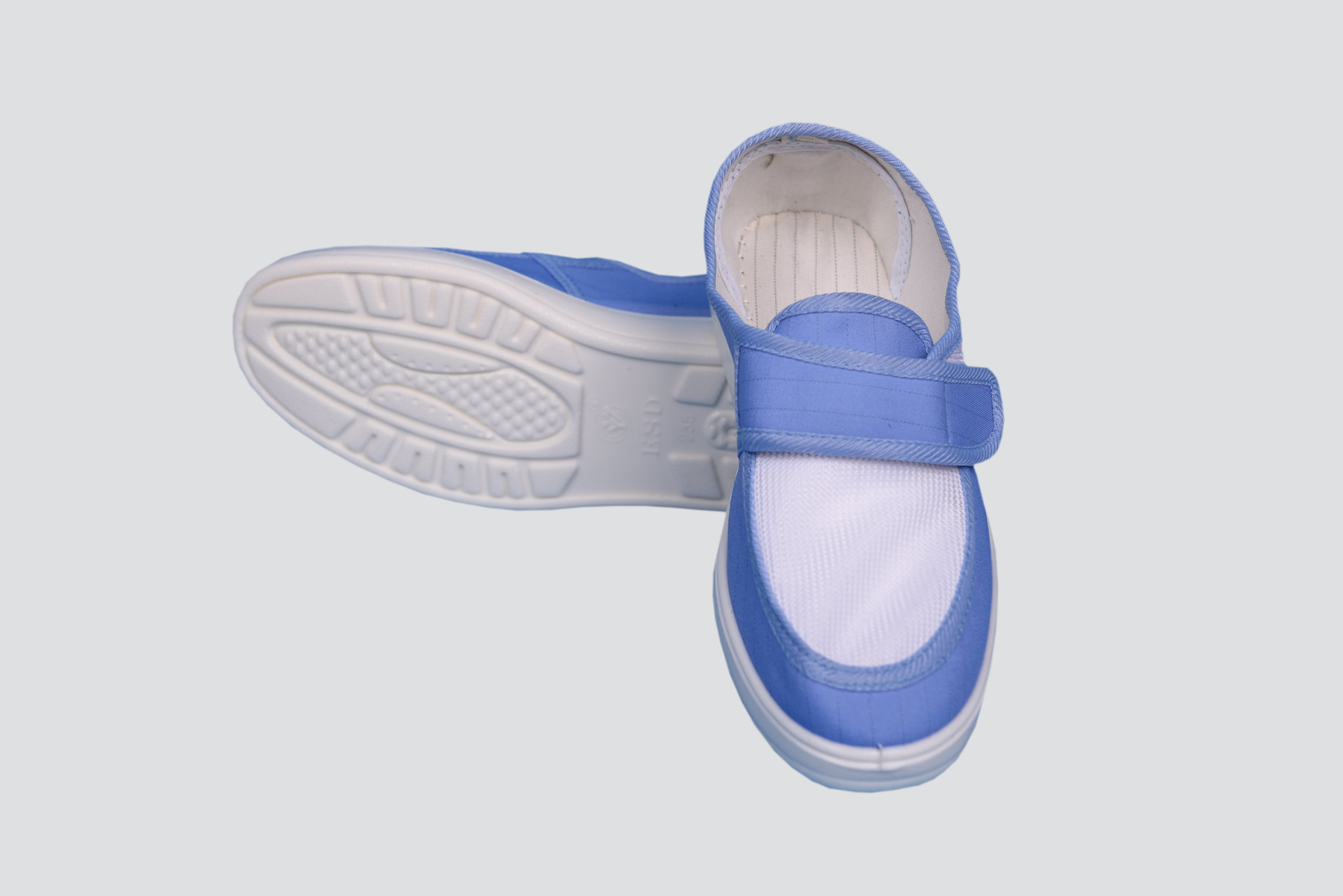 Pu blue tc-4 single hole mesh shoe YY-B4024-1