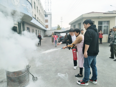 The company organizes fire drill activities to improve employees' fire safety awareness